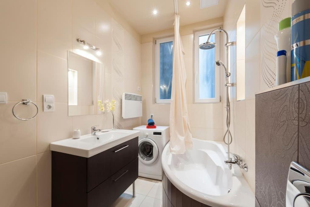 Szent Istvan Ter 4 Next To Basilica A 1 Bedroom Budapest Kültér fotó