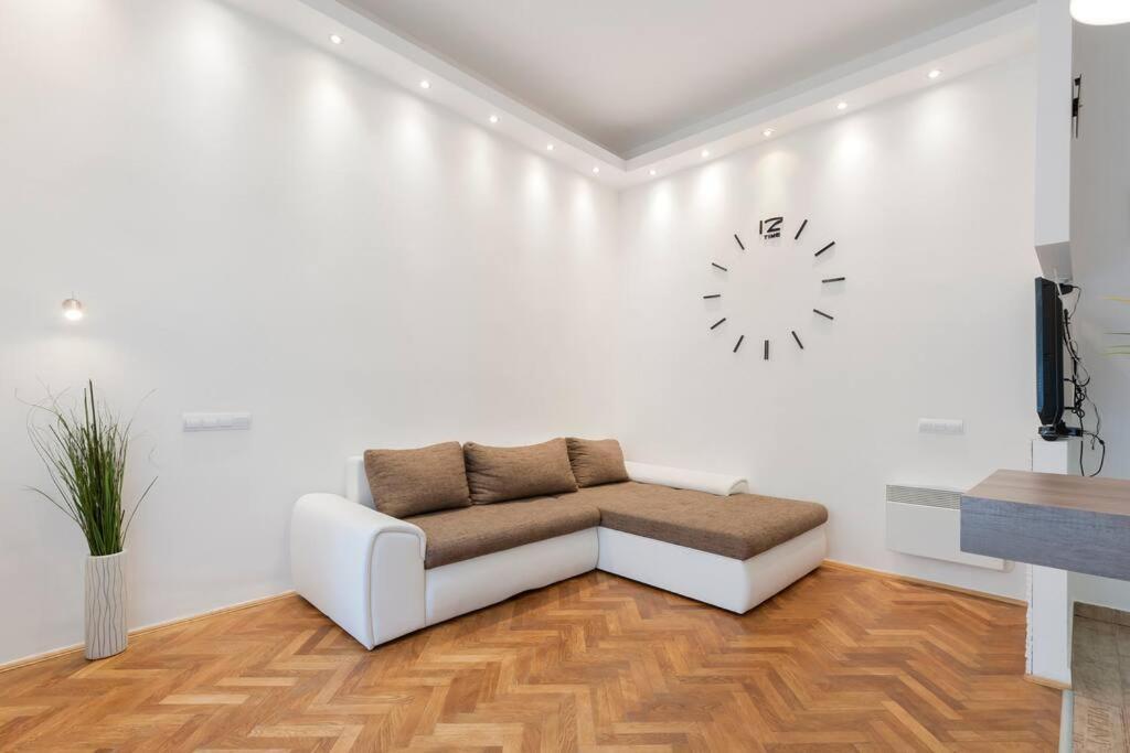 Szent Istvan Ter 4 Next To Basilica A 1 Bedroom Budapest Kültér fotó