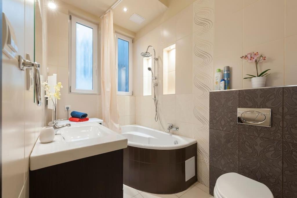 Szent Istvan Ter 4 Next To Basilica A 1 Bedroom Budapest Kültér fotó
